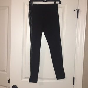 Black limited leggings with leather stripe